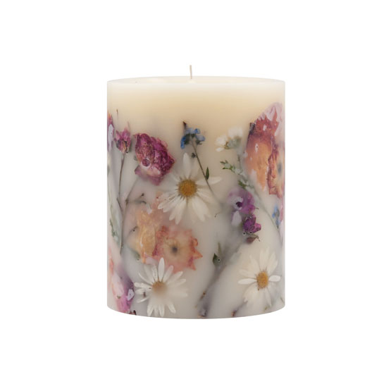 Apricot-Rose A big, dewy bouquet of pastel roses and almond blossom sweetened by juicy apricot and mirabelle plum.