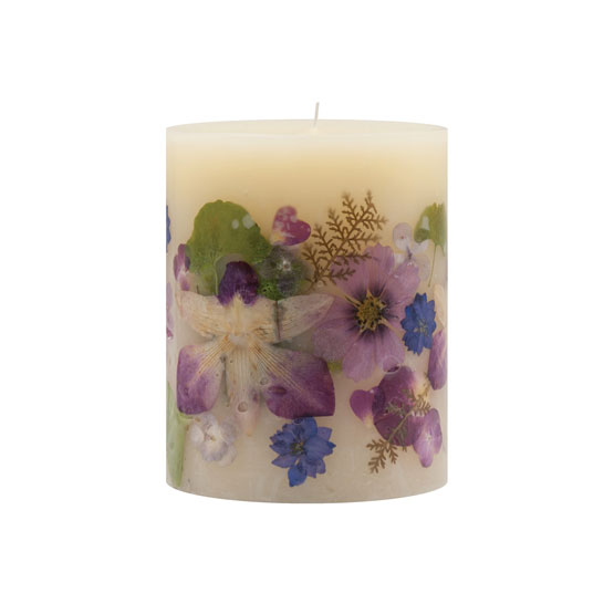 Moonlit iris with gossamer hints of jasmine and the delicate freshness of wild violets.