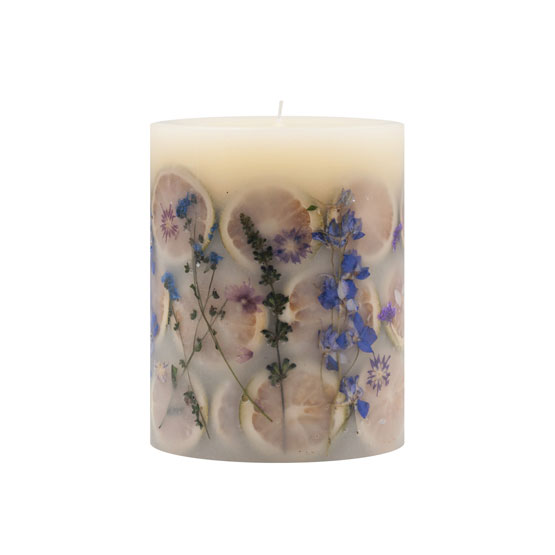 Crisp bergamot and eucalyptus open the door to an elegant blend of true lavender with vanilla.