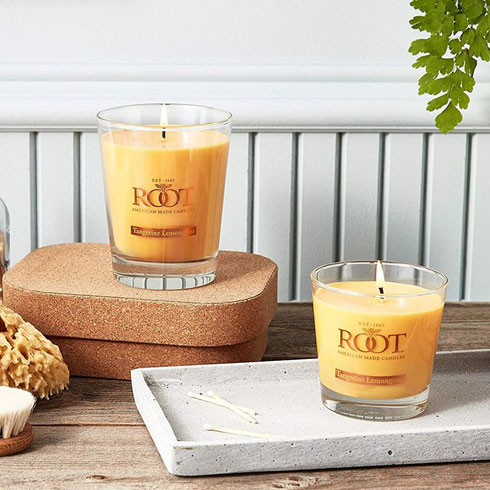 Tangerine Lemongrass – Mandarin orange color candle with a blend of citrus, grapefruit and bergamot that contrast with notes of lemongrass, marine ozone and vanilla.