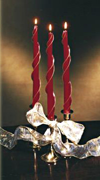 Double Gold – Colors: classic ivory, cranberry, ebony, forest green, holiday red.The glint of gold on a candle’s edge adds understated glamour to a table top.